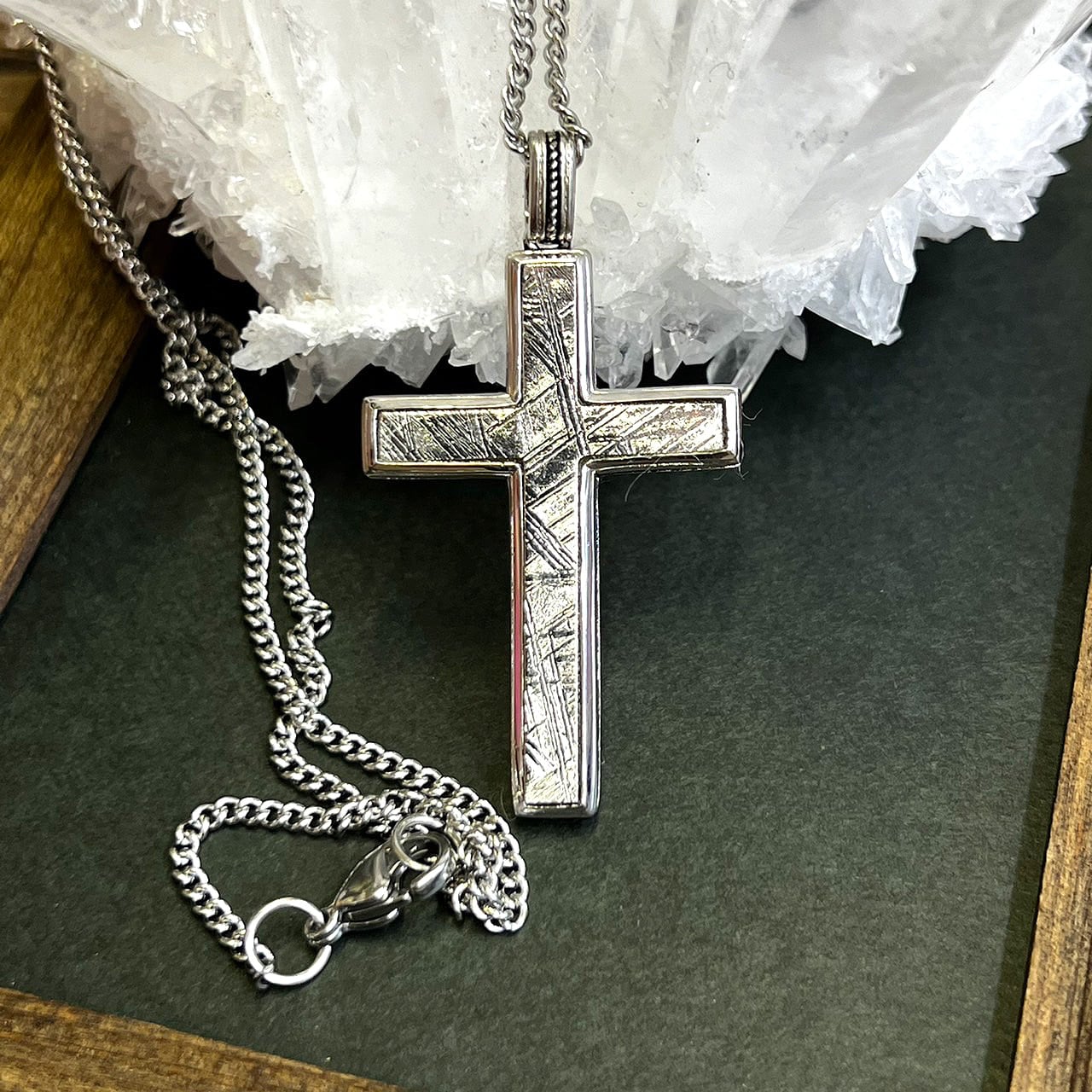 ムオニオナルスタ隕石 × 天然石 meteorite92 希少！メテオライト ムオニナルスタ隕石 クロス ペンダント 40×27×4mm