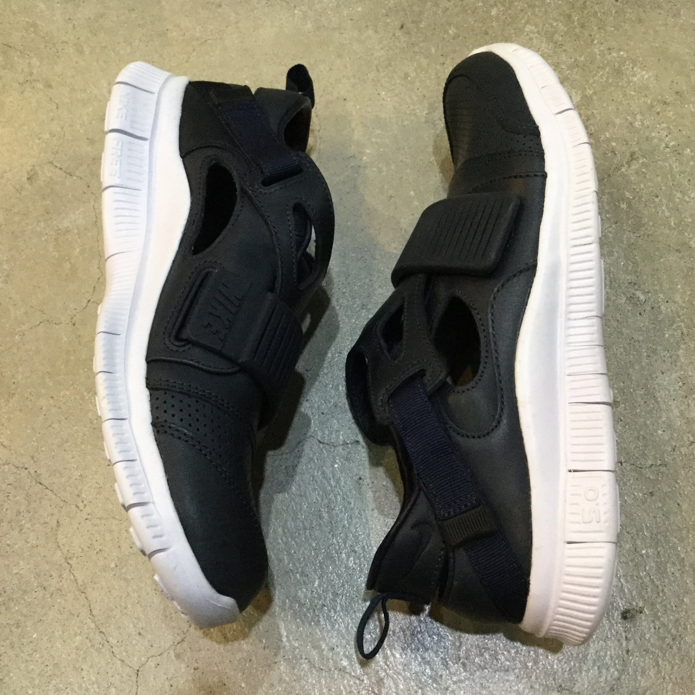 送料無料』新品未使用 NIKE フリー ハラチ カーニヴォ ネイビー 送料無料』新品未使用 NIKE フリー ハラチ カーニヴォ ネイビー