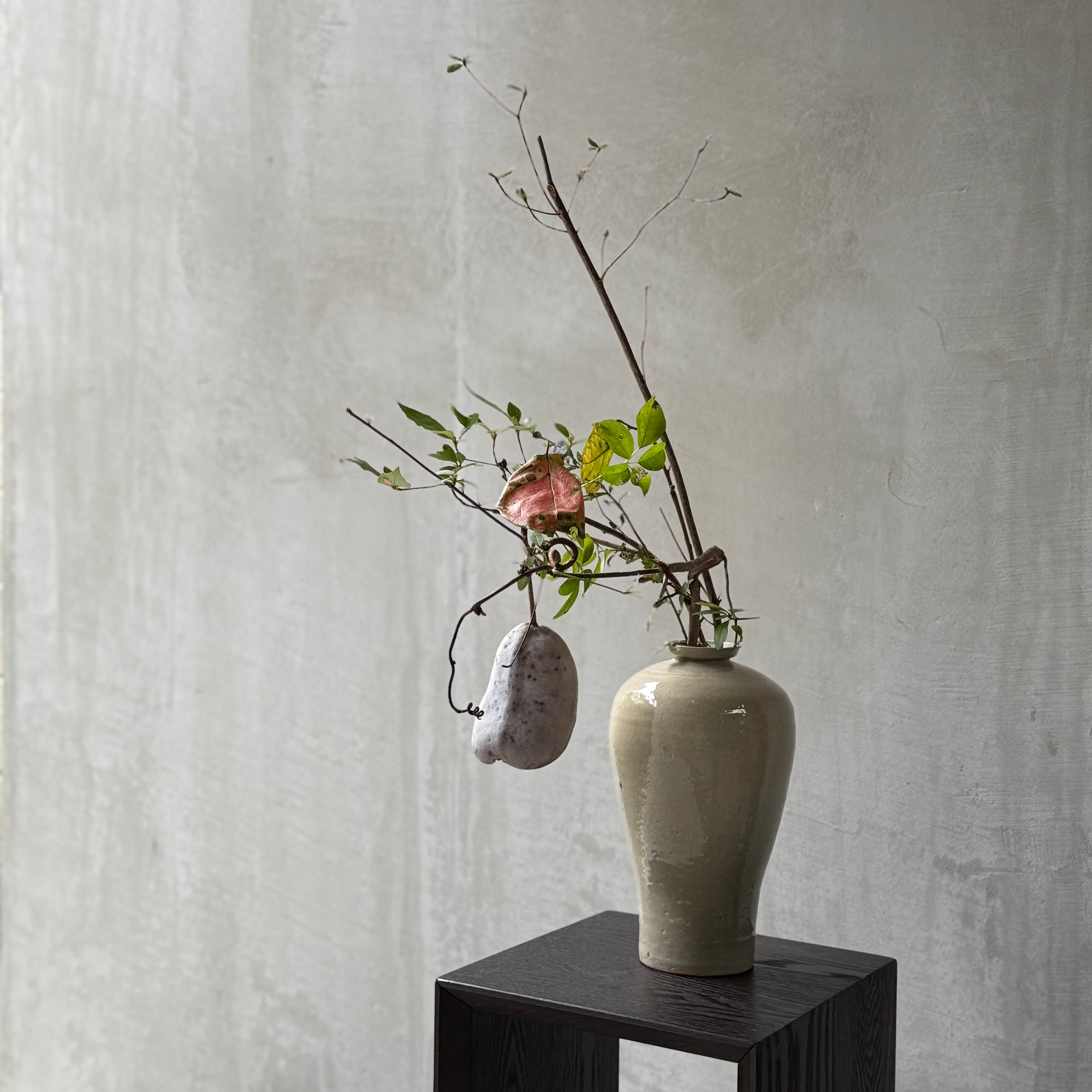 日高伸治 青白磁 梅瓶 | gallery 一白