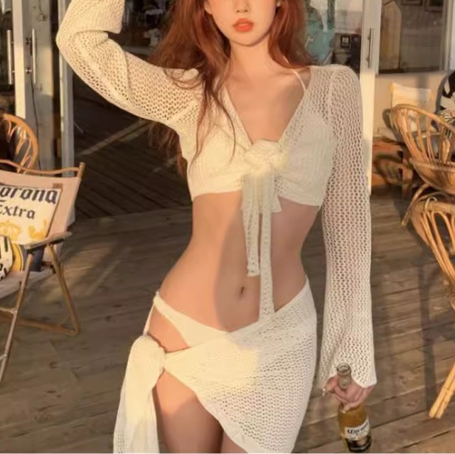 水着 ビキニ スイムウェア レディース 体型カバー ラッシュガード 羽織り セパレートタイプ セパレート 長袖 ベルスリーブ シースルー かぎ針編み 透け感 セット 上下セット かわいい 大人可愛い きれいめ 華やか 大人っぽい おしゃれ お洒落 主役級 存在感 ラブリー キュート ガーリー フェミニン 無地 リゾート 旅行 温泉 プール 夏 海 ビーチ 美脚 着痩せ スタイルアップ 韓国 高見え 格上げ プチプラ モテ 体型カバー インスタ映え 日除け スタイルカバー こなれ感 S M L ホワイト