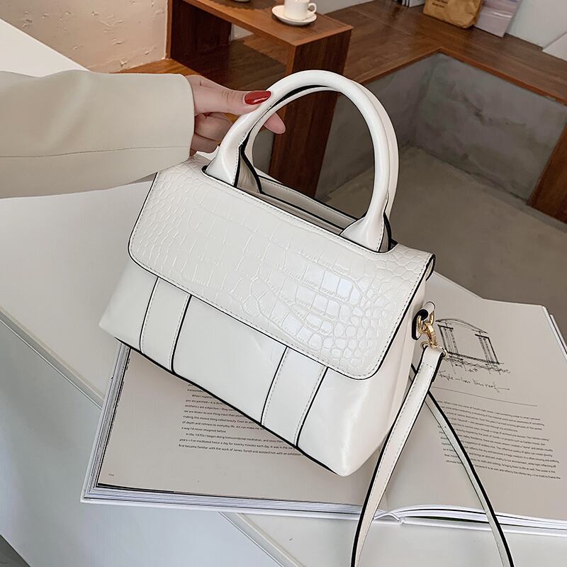 大容量バッグハンドバッグ2020新しいトレンディなヨーロッパとアメリカのファッションワンショルダーメッセンジャーバッグネット赤テクスチャポータブルプラチナバッグ Tiancai_Wing_Bag49062790326