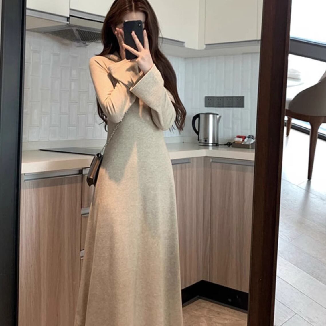 【新作】【送料無料】 フランス長袖フード付きドレス 2024 春と秋の新しいスタイルの小さな女性のハイエンドニットインナーロングスカート 0323919081295