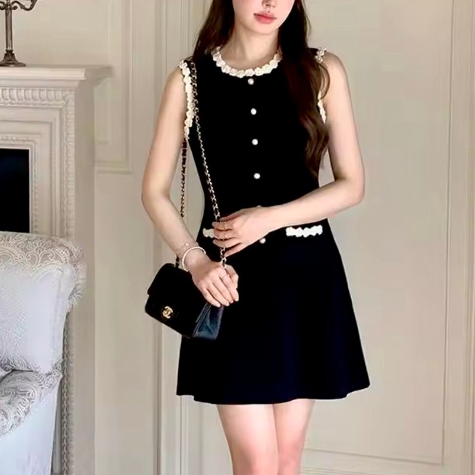 パールライクボタン付きノースリーブニットワンピース