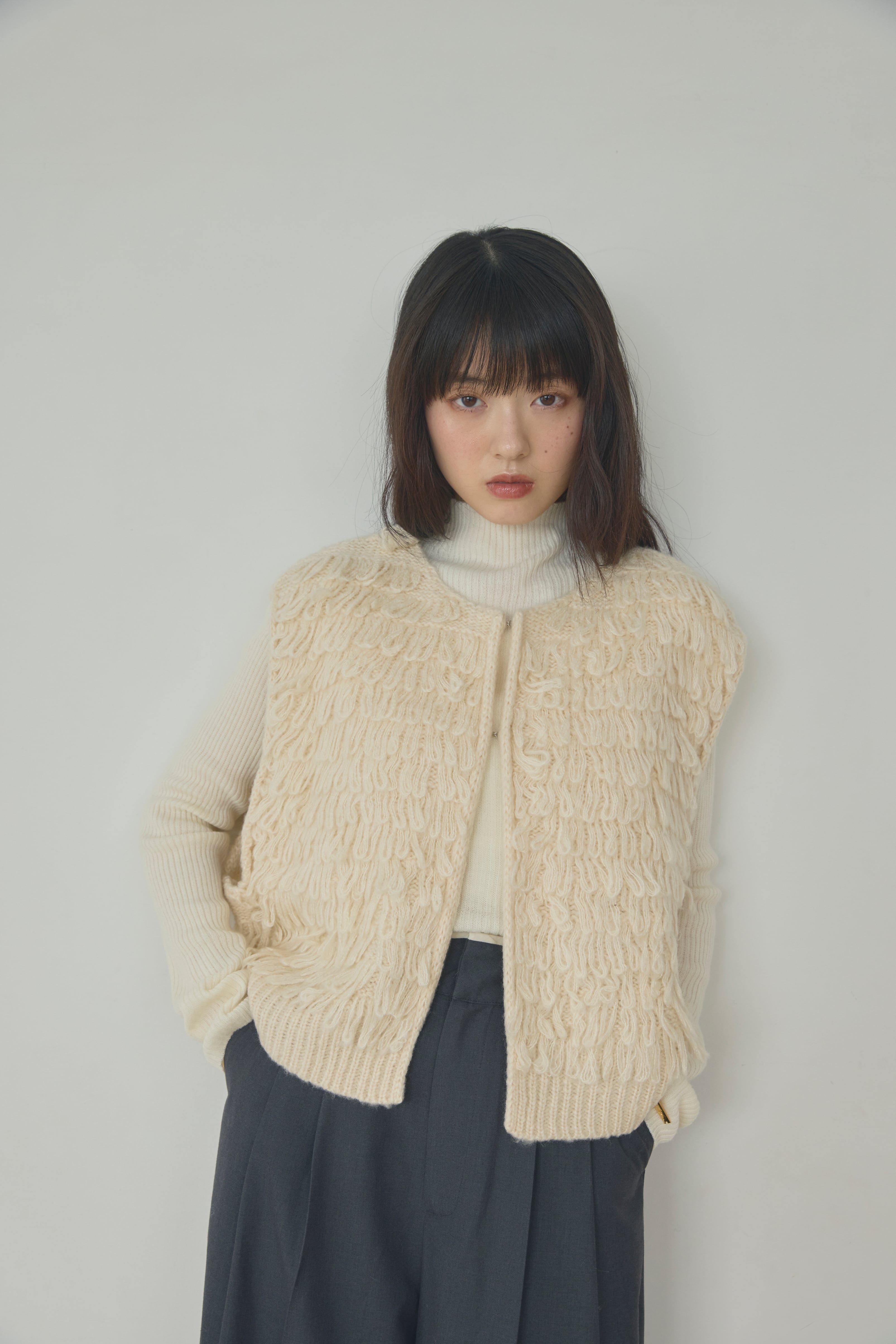 AM1300 loop design knit vest