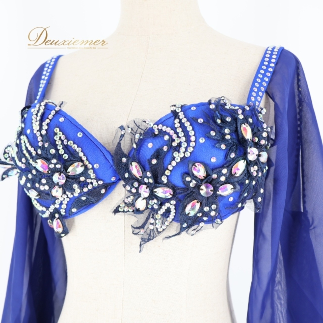 ベリーダンス オリエンタル 衣装 上下セット ブルー系 トップス スカート ツーピース セットアップ 青 ラインストーン スリット 袖有り 鮮やか 華やか キラキラ 豪華 装飾 ダンス衣装 かっこいい セクシー 透け感 民族舞踏 イベント ステージ