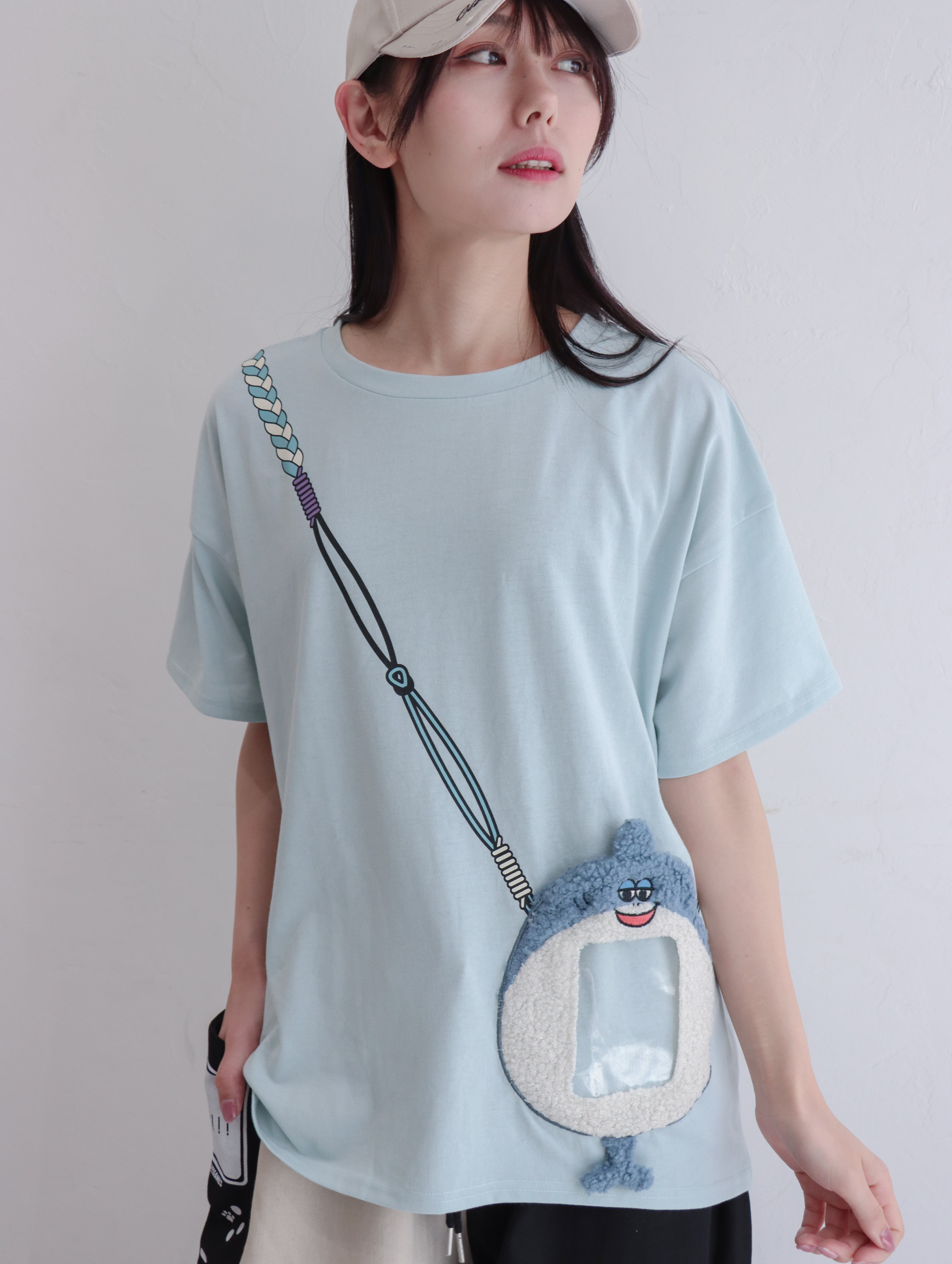 新感覚Tシャツ】サメ × スマホショルダー ギミック付き！Tシャツ | Hi