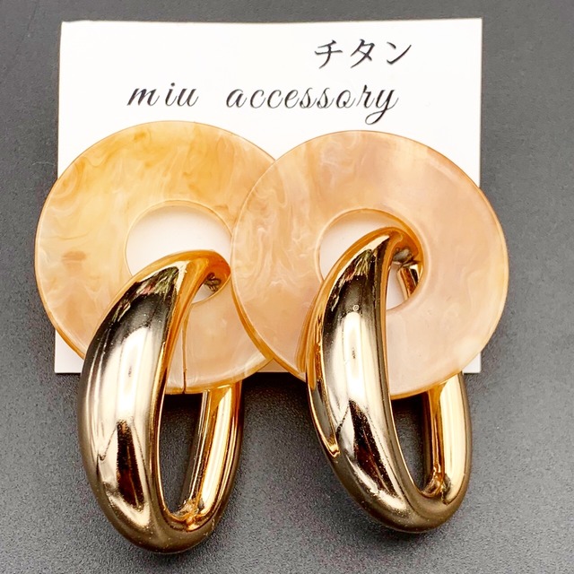 アクリルチェーンピアス