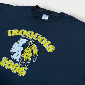 【JERZEES】IROQUOIS 高校 アーチロゴ プリント Tシャツ バックプリント イラスト XL 黒t ジャージーズ US古着