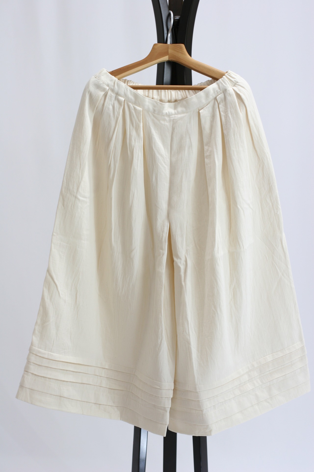 【ROBE de PEAU】Wide tuck culottes（RS018）