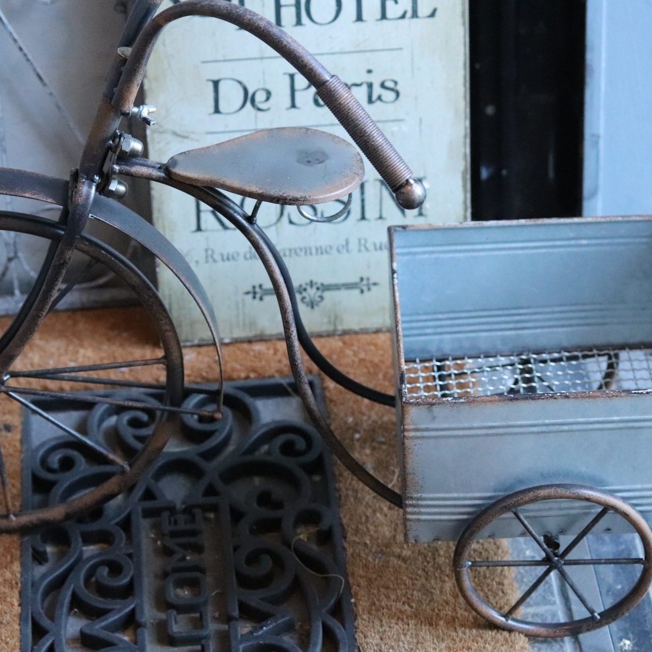 オシャレな三輪車　アンティークトライシクルプランター