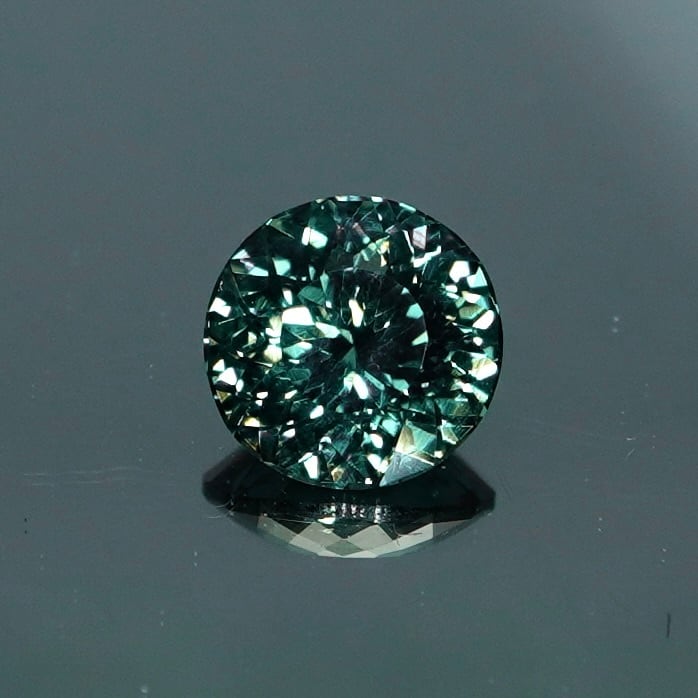 Bright Brilliant Cut™️ “145 Facets” 】 孔雀の羽、揺らぐ翠 0.60ct