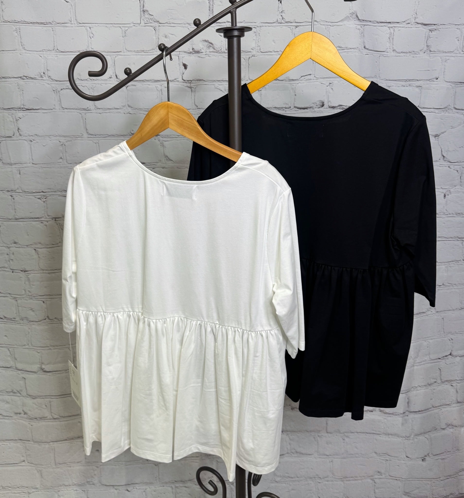 SALE！CYAN TOKYO シアントーキョー スクエアネックバックギャザーTOPS
