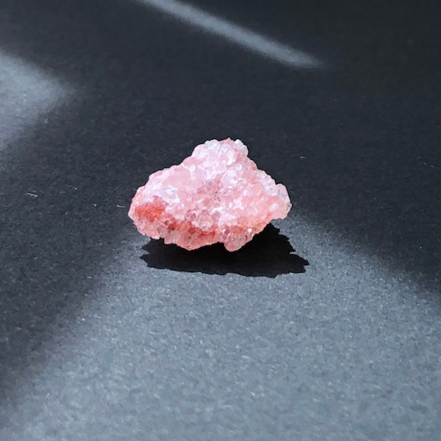 アポフィライト　ピンク　原石