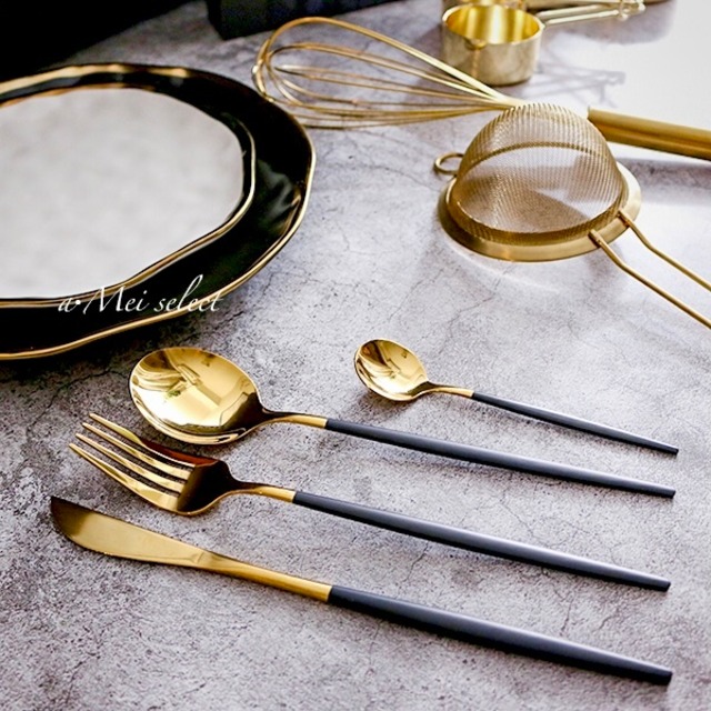 カトラリー4本set ホワイトandブラック 国内外で爆発的人気 高品質デザイナーズモノトーンゴールドカトラリー お洒落 フォーク ナイフ スプーン ティースプーン 引越し祝い ホーム用品 デコレーション 雑貨 テーブルコーディネート ディスプレイ 装飾品 A Mei Shop カトラリー4本set ホワイトandブラック 国内外で爆発的人気 高品質デザイナーズモノトーンゴールドカトラリー お洒落 フォーク ナイフ スプーン ティースプーン 引越し祝い ホーム用品 デコレーション 雑貨 テーブルコーディネート ディスプレイ 装飾品 A Mei Shop