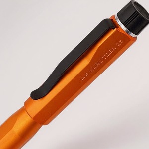 思考を止めない、唯一無二の書き心地。｜クルトガダイブ