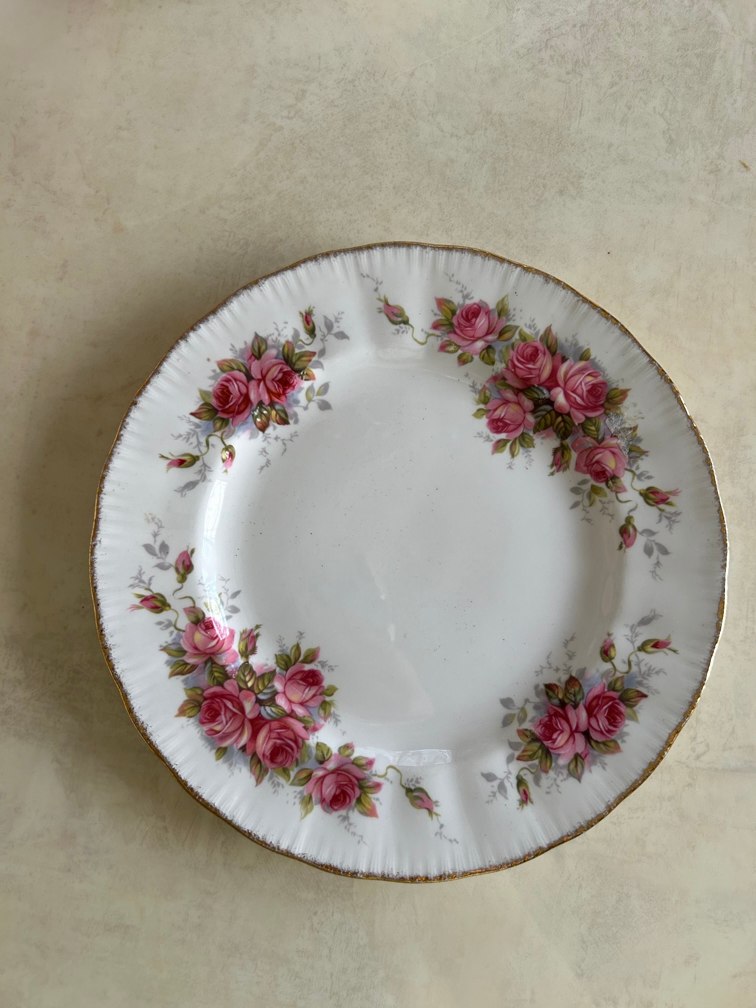 英国Vintage PARAGON パラゴン Elizabath Rose エリザベスローズ プレートA 20.3cm 1981年 Rose柄 貴重