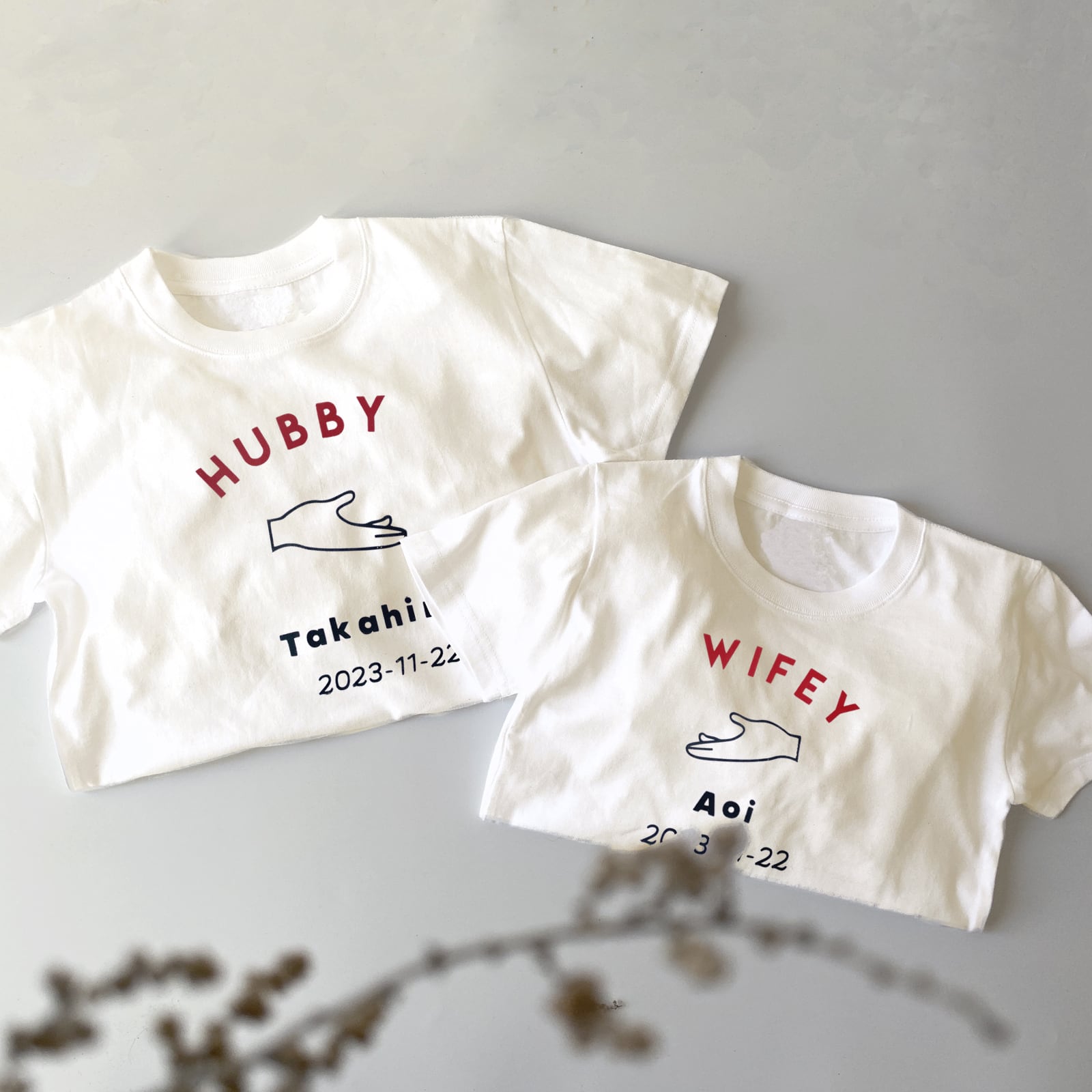 ウェディングペアTシャツ HUBBY＆WIFEY 名前+結婚記念日が入れられる♡ ヴィンテージホワイト 前撮り カップル