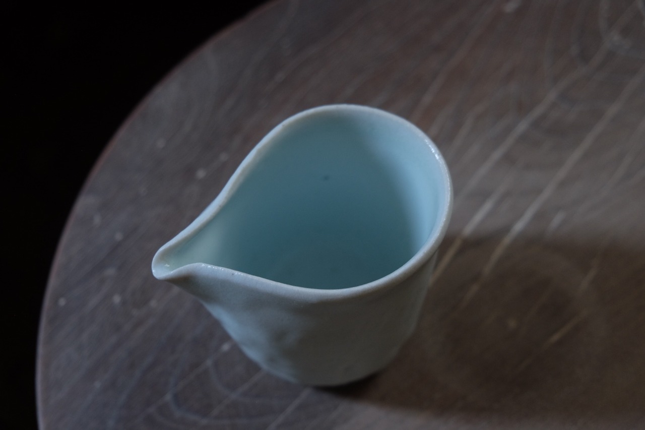 伊黒陶石青白磁片口/志郎 Igro-porcelain clay pale blue porcelain pitcher/shiro