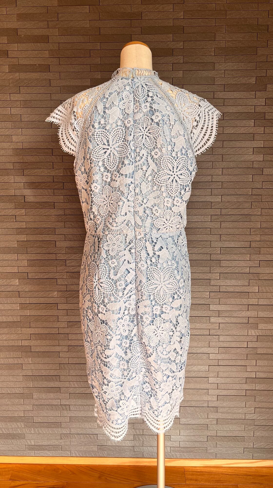 美品】Chi Chi London刺繍レースひざ丈ドレス 水色 | Pay ID