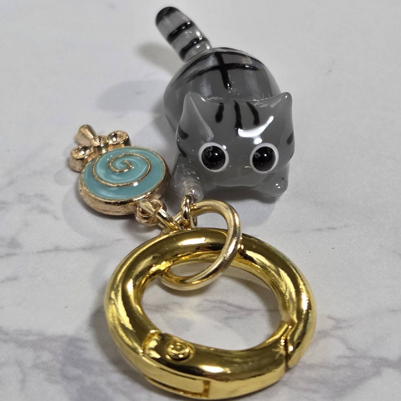 受注販売】サバトラにゃんこのシュシュ❉ブルーのキャンディーチャーム