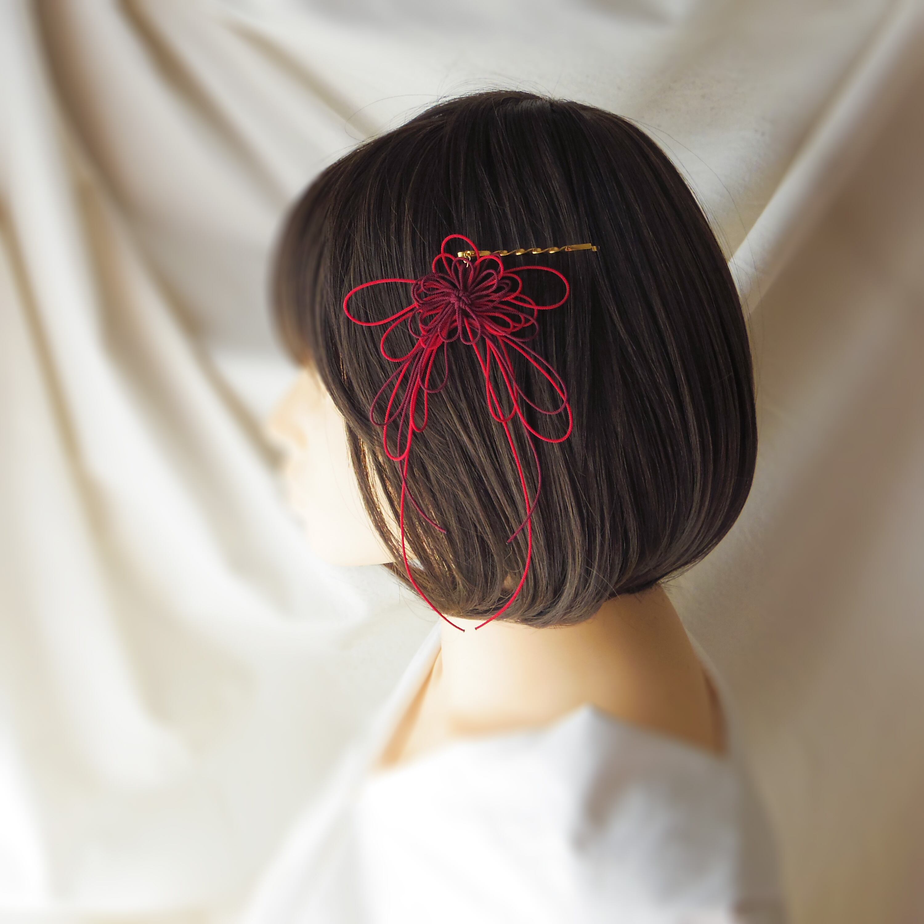 飾り結びヘアピン「瞠り、あざや」(臙脂×赤)【軽量快適】ショートヘアも簡単和風アレンジ。