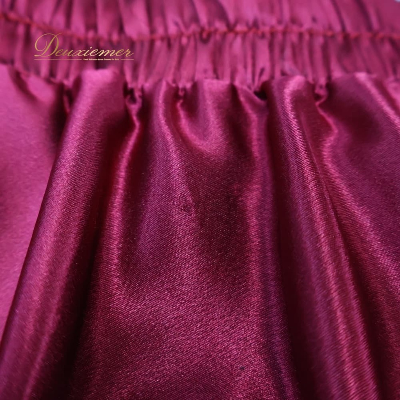 ベリーダンス オリエンタル 衣装 スカート レッド系 無地 シンプル 練習 レッスン 赤 光沢 アーム アーム飾り 腕飾り 鮮やか 上品 スリット ダンス衣装 イベント ステージ おしゃれ