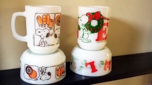 【アンティーク】ファイアーキング ANCHOR HOCKING SNOOPY MILK GLASS MUGS AND BOWLS