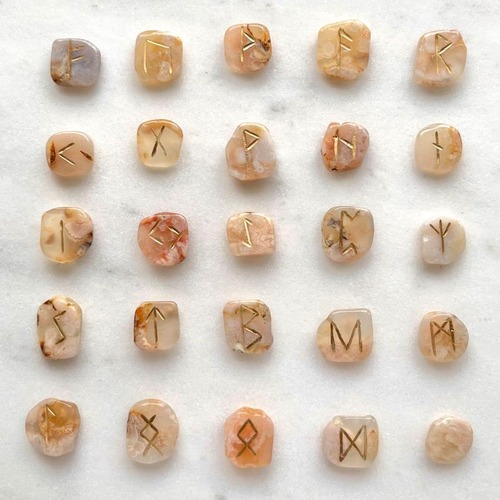 【超美石】ルーン文字　タンブル　セット（桜瑪瑙）　ルーンストーン　（ポーチつき）　NO.1　6548