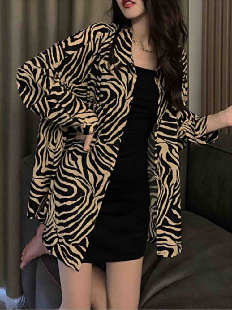 トラ柄オーバーサイズシャツ セクシーコーデ ゆったり 細見え かわいい レトロ 大きいサイズ 韓国 Ch4051 Chulachula チュラチュラ 可愛い大きいサイズ韓国レディースファッション通販 トラ柄オーバーサイズシャツ セクシーコーデ ゆったり 細見え かわいい レトロ 大きいサイズ 韓国 Ch4051 Chulachula チュラチュラ 可愛い大きいサイズ韓国レディースファッション通販