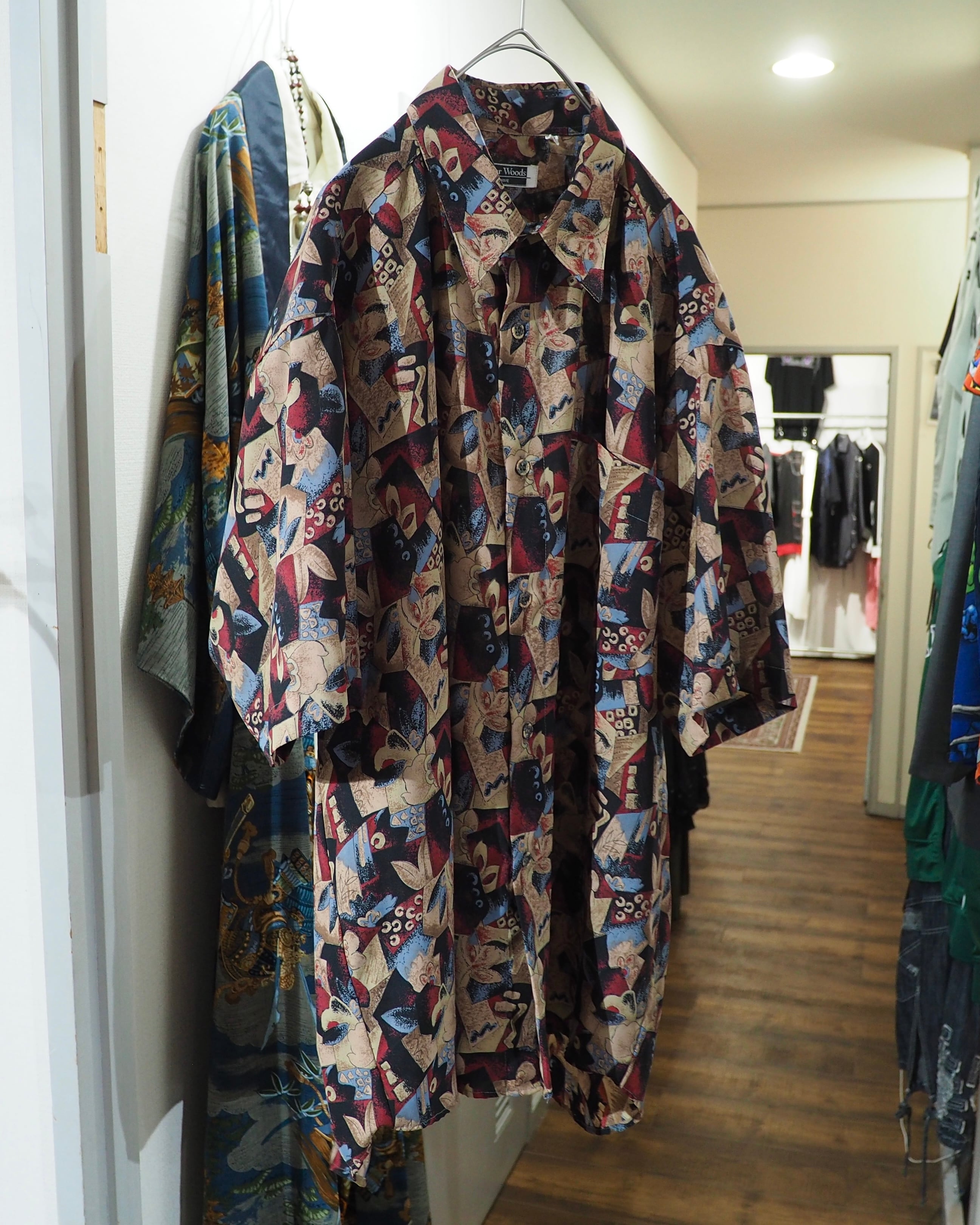 1990s Beautiful Dark Tone All Over pattern vintage loose SS shirt