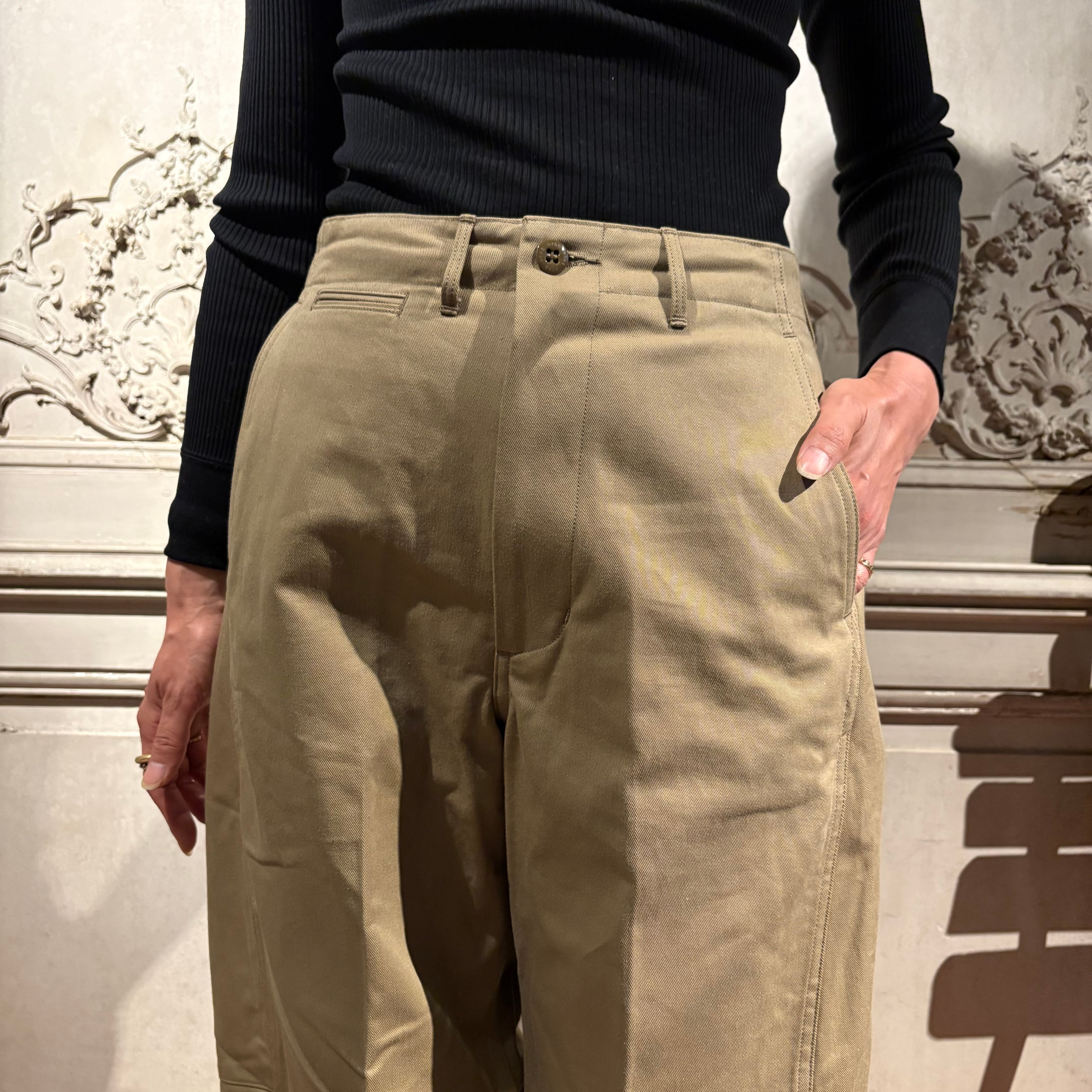 HYKE【ハイク】 BARREL-LEG CHINO PANTS (13348) | glamour online