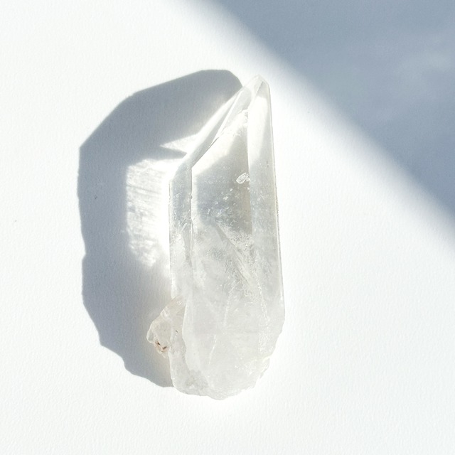 ゼッカ産クリアクォーツ ポイント 原石84 ◇ Clear Quartz ◇天然石・鉱物・パワーストーン・インテリア