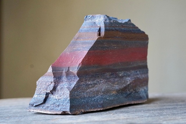 縞状鉄鉱層　Banded Iron Formation