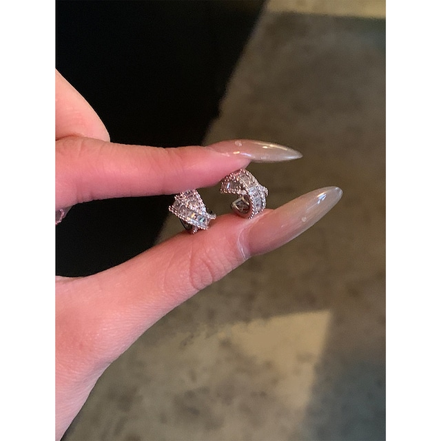 waou大人っぽいクロス台形ダイヤピアス