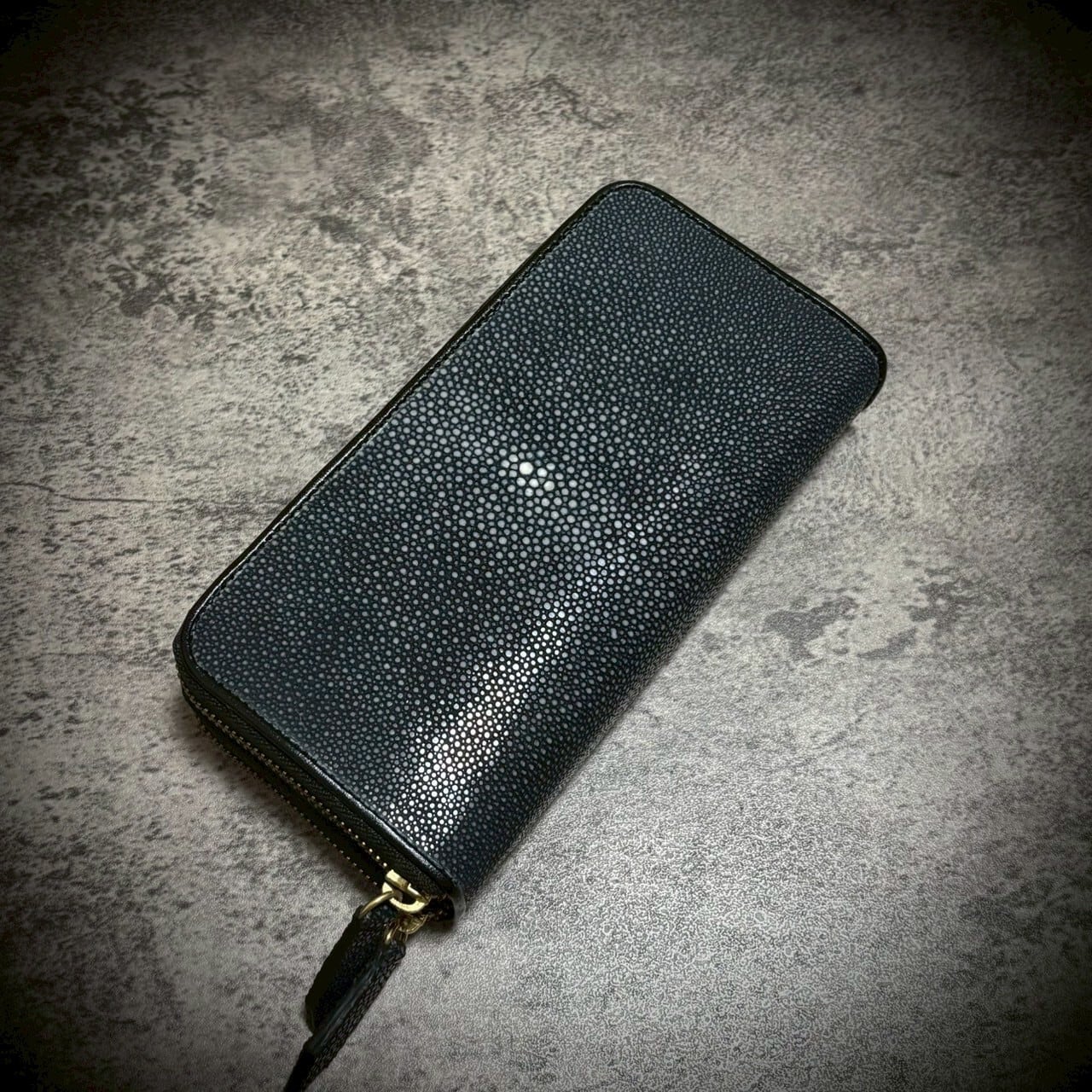 圧倒的な収納力 スティングレイ ダブルジッパー 長財布 ガルーシャ