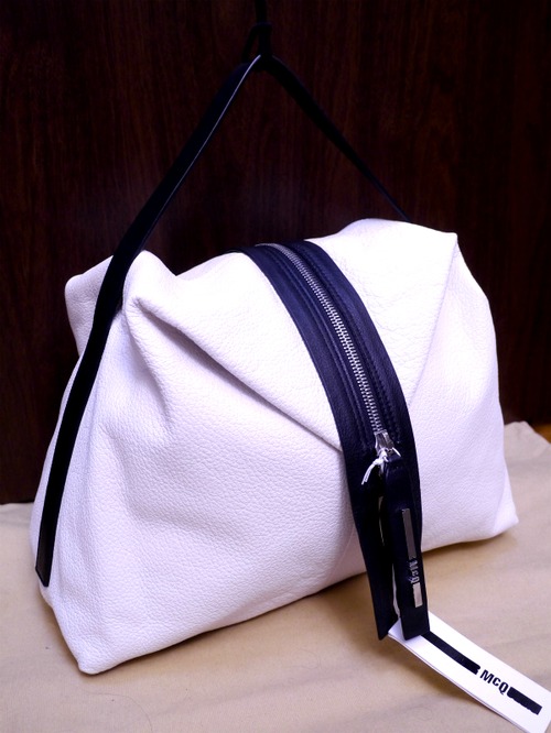 展示品レア◆McQ マックキュー アレキサンダーマックイーン ZIP HOBO バイカラー変形 トート バッグ 白黒◆ 遊び心満点！McQの変形モデル♪ 
