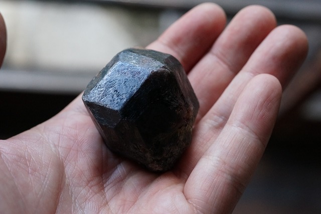 アルマンディン・ガーネット⑤ Almandine Garnet