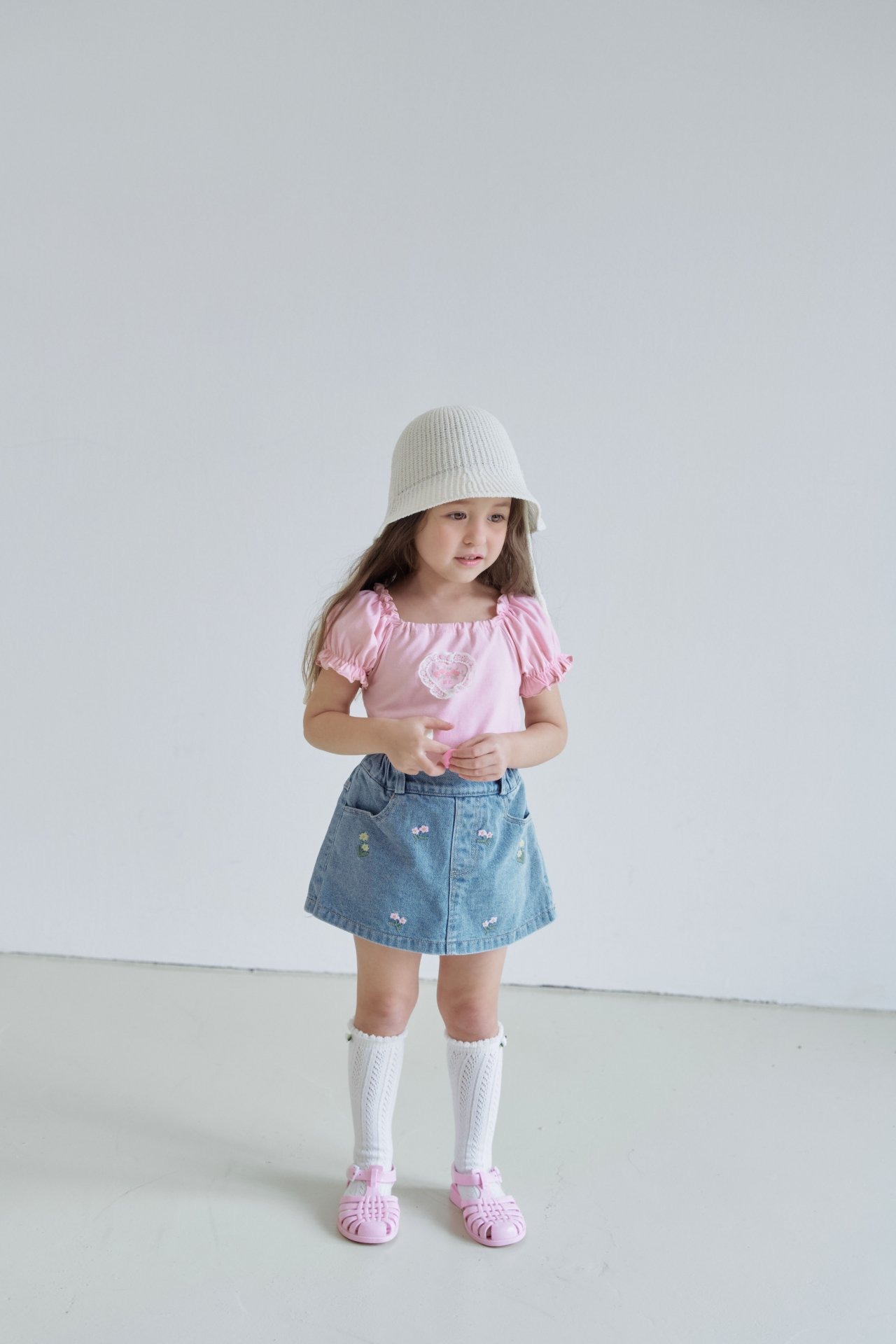 [MOMOANN] Flora Denim Shorts (15) / [모모앤] 플로아 청반바지 (15)