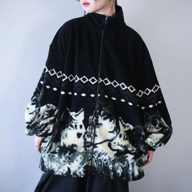 "狼" art graphic pattern over silhouette fleece jacket