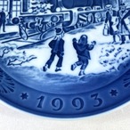 ロイヤルコペンハーゲン　イヤープレート1993 　デンマーク　クリスマスのお客様 17twb15