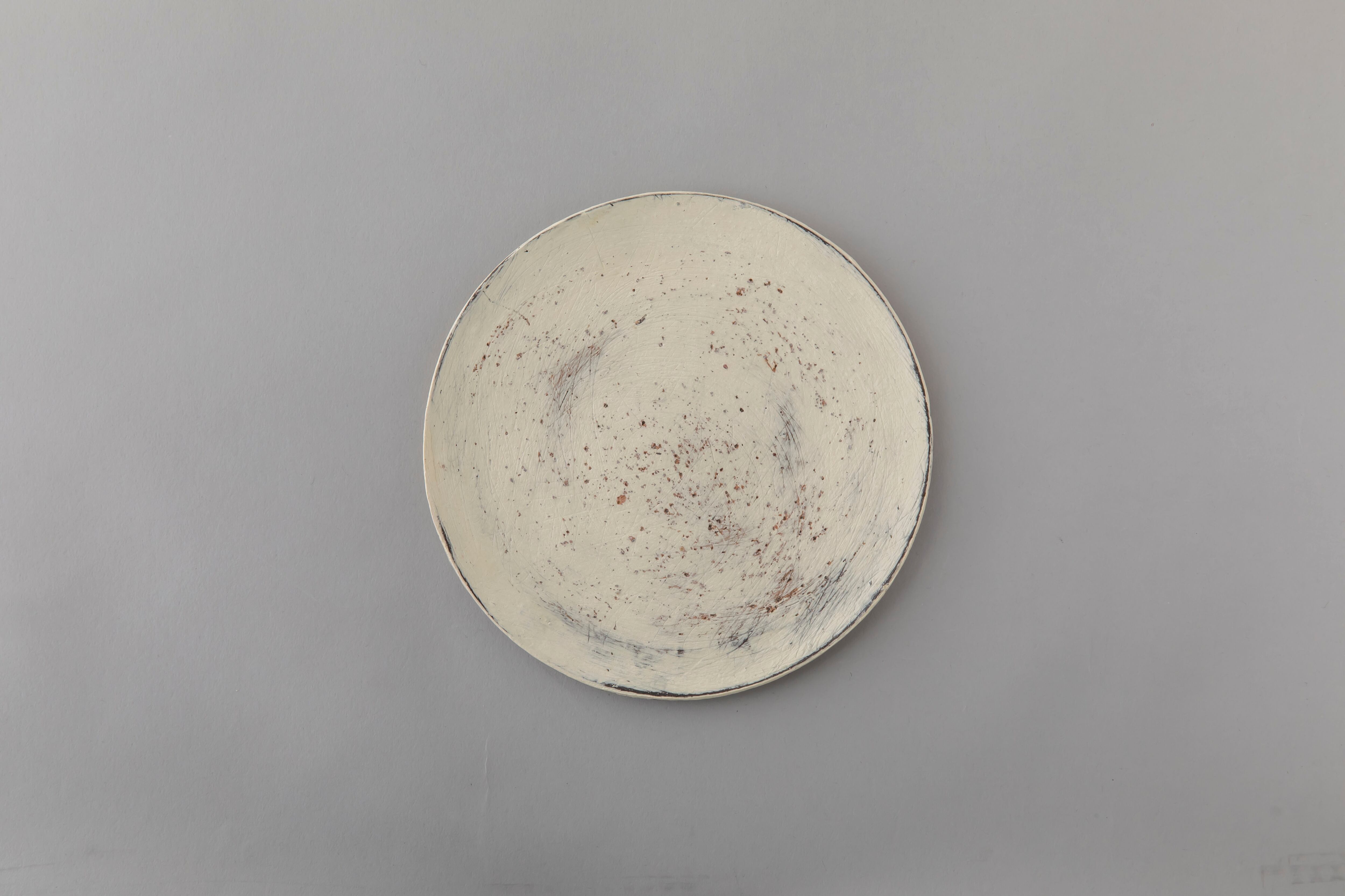 Flat plate:M (白) / 大澤 哲哉