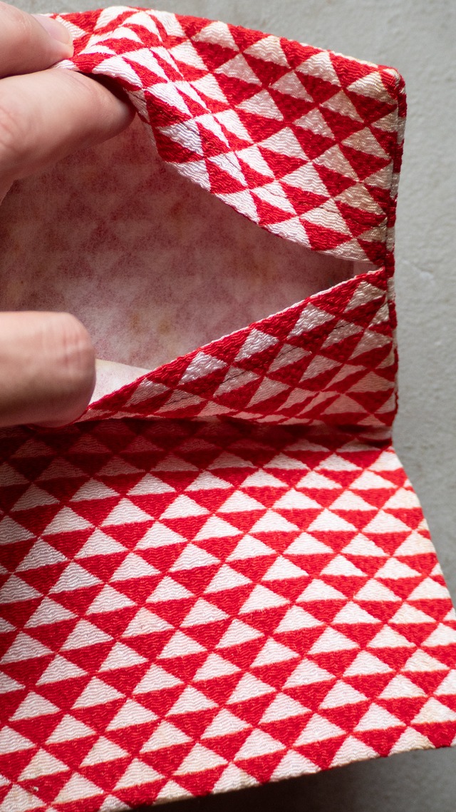 unknown 1980s Fish-scale pattern pouch