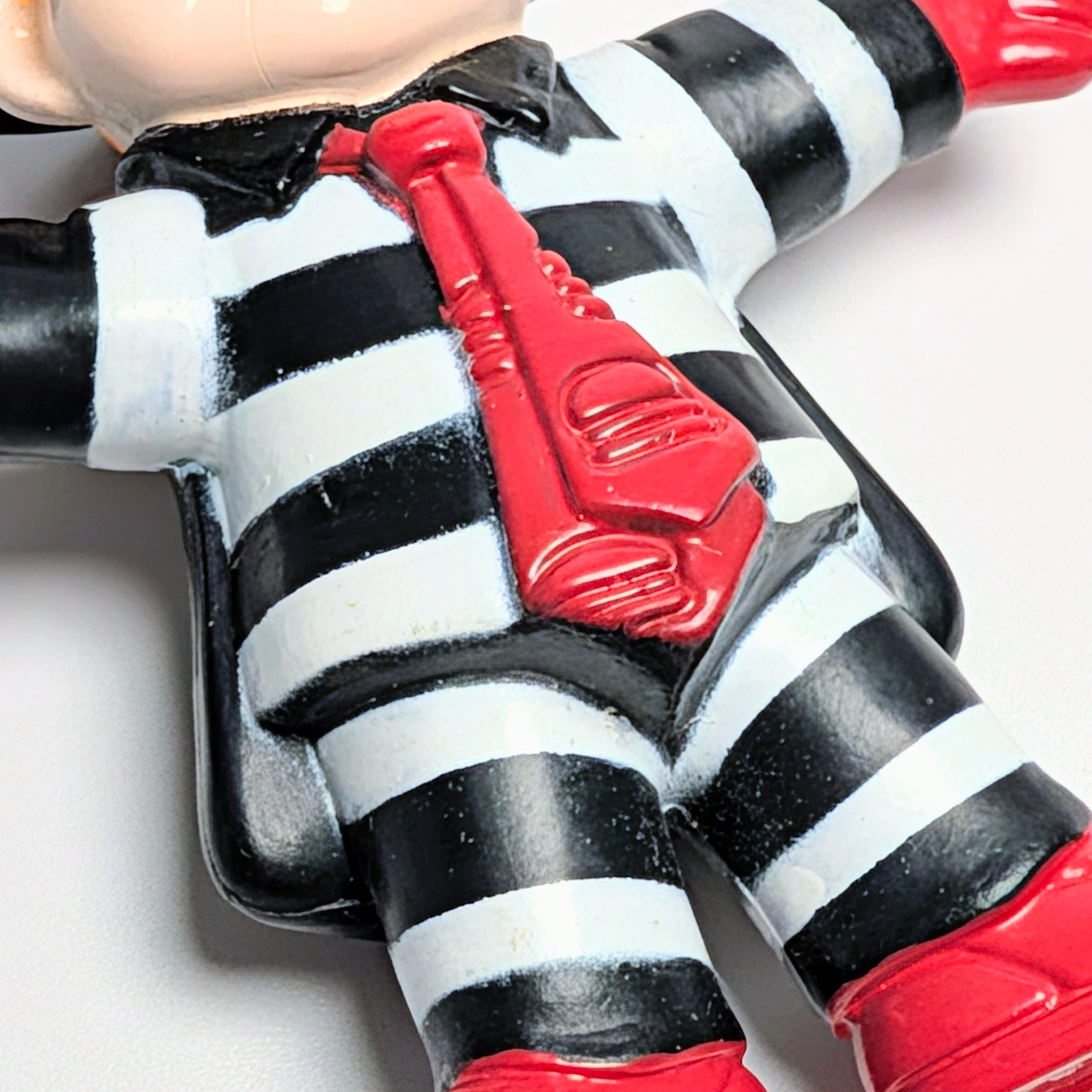 ☆ VINTAGE 1995☆【 McDonald's ( マクドナルド ) 】1995年海外マクドナルドミールトイ / ハロウィンシリーズ『 What am I going to be for HALLOWEEN? 』the Hamburglar ハンバーグラー / ハッピーミール 〚アメリカン雑貨 アメトイ〛