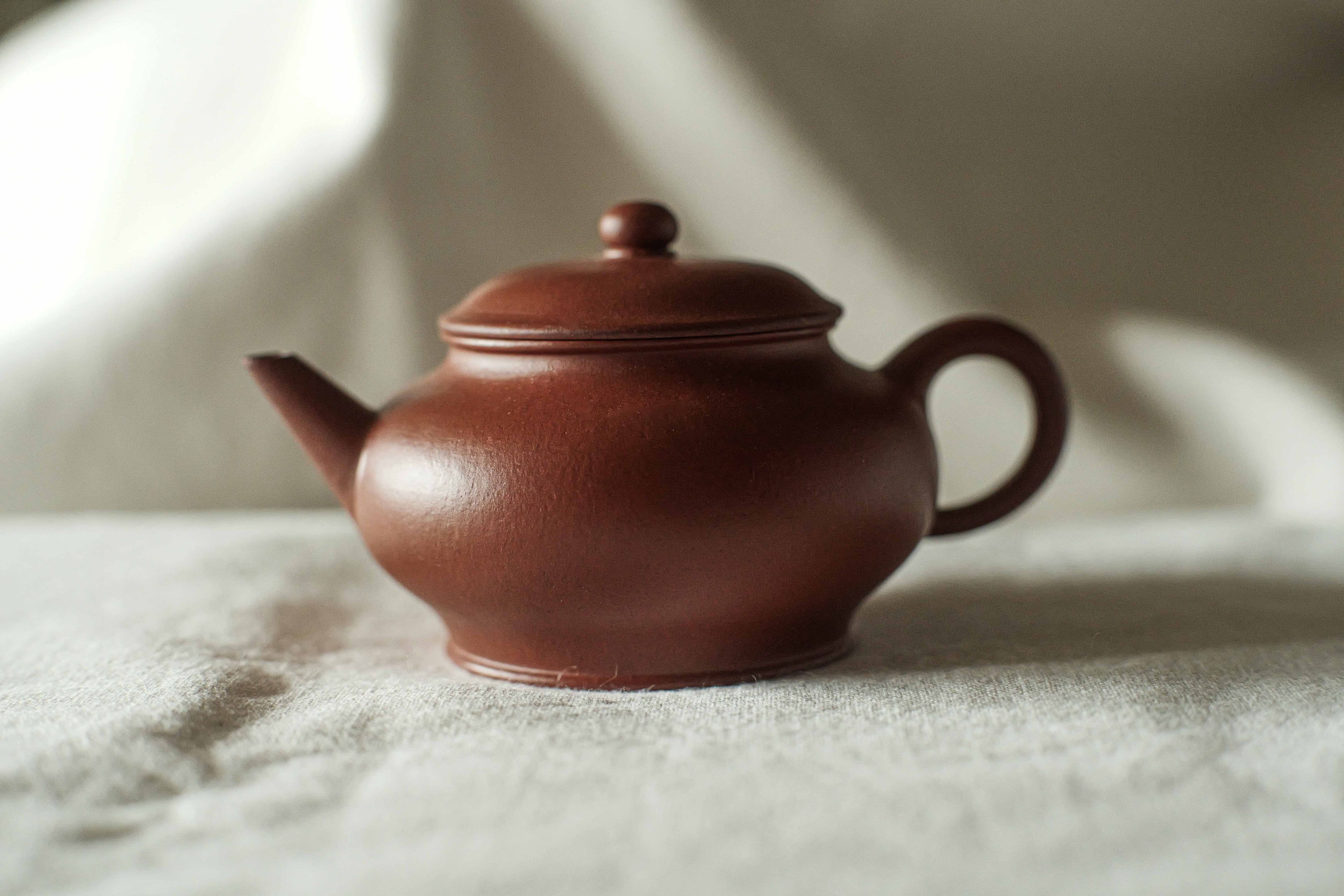 予約商品＞宜興紫砂壺「扁燈」（約75cc・全手工）・趙莊朱泥嫩鉱/老鉱