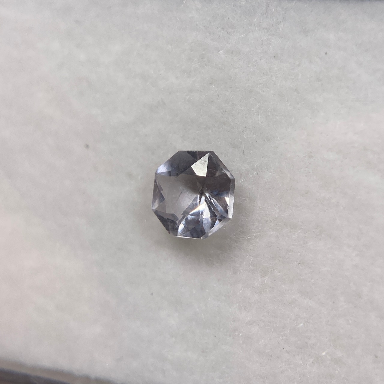 お花みたいなスピネル 白系 約4.5mm r-0120