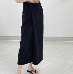 レディース スカート ボトムス ロングスカート ラップスカート ロング タイト スリム 細身 ストレート スリット バックスリット かわいい 大人可愛い きれいめ シンプル 上品 おしゃれ かっこいい クール モード系 存在感 ベーシック 無地 春 夏 秋 冬 オールシーズン シーズンレス ママ 学生 デート お出かけ イベント 女子会 休日 ショッピング コンサート ライブ カフェ プチプラ 普段使い 着回し モテ 清楚 インスタ映え M L 黒 ブラック ベーシックカラー 大人カラー