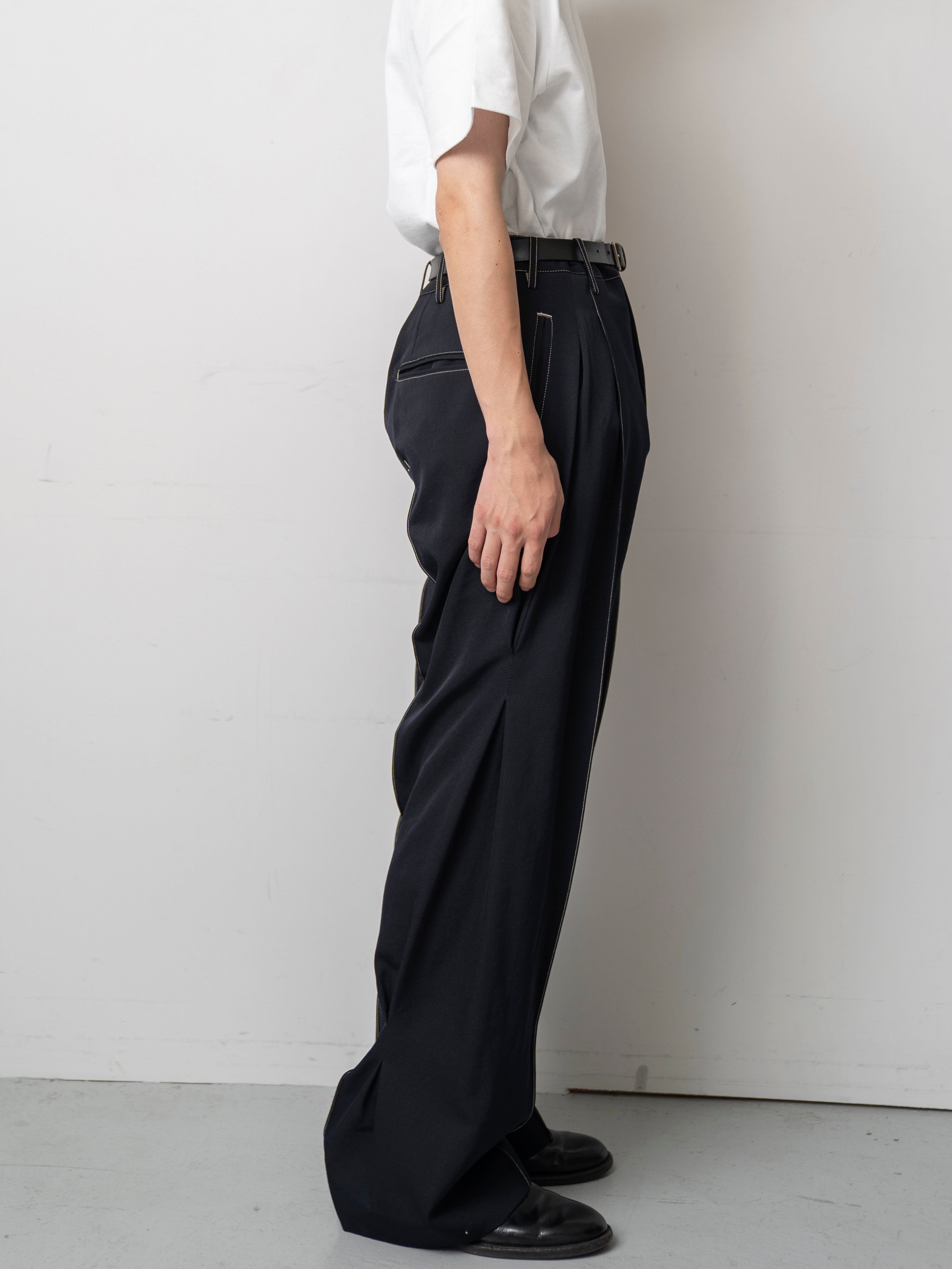 KHOKI Pleat-detail pants Navy 24fw-p-06 | BEST PACKING STORE