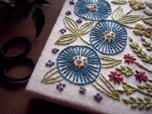 刺繍図案】青い花の庭 (注・デジタルダウンロード商品です） | makabe