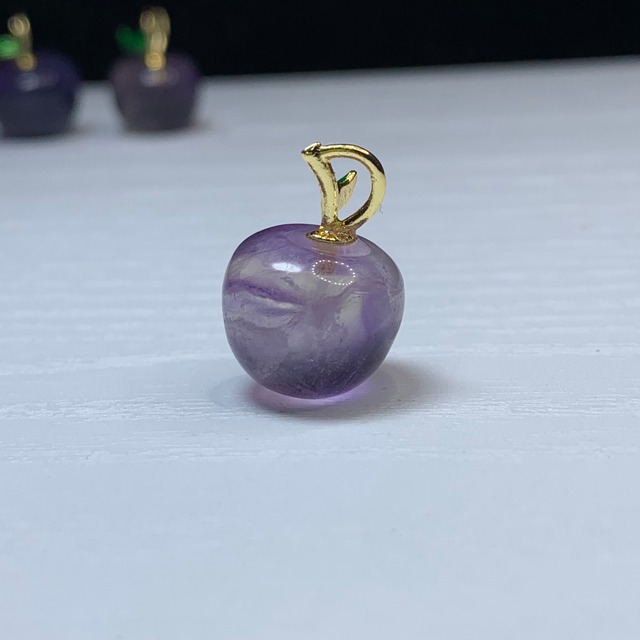 4.フローライトりんご・ペンダントトップ