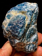 3) ブルー・アパタイト原石